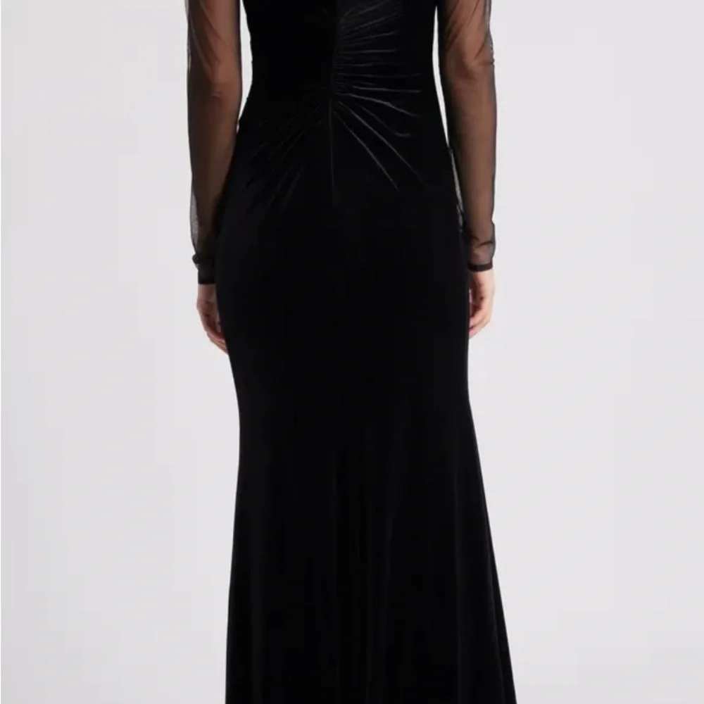 NWT ELIZA J Embellished Ruched Long Sleeve Velvet Gown SZ 2 - Picture 2 of 7